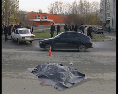 В Екатеринбурге - снова страшная авария: Chevrolet протаранил группу пешеходов. Погибла женщина. «Она дочь одна воспитывала» 